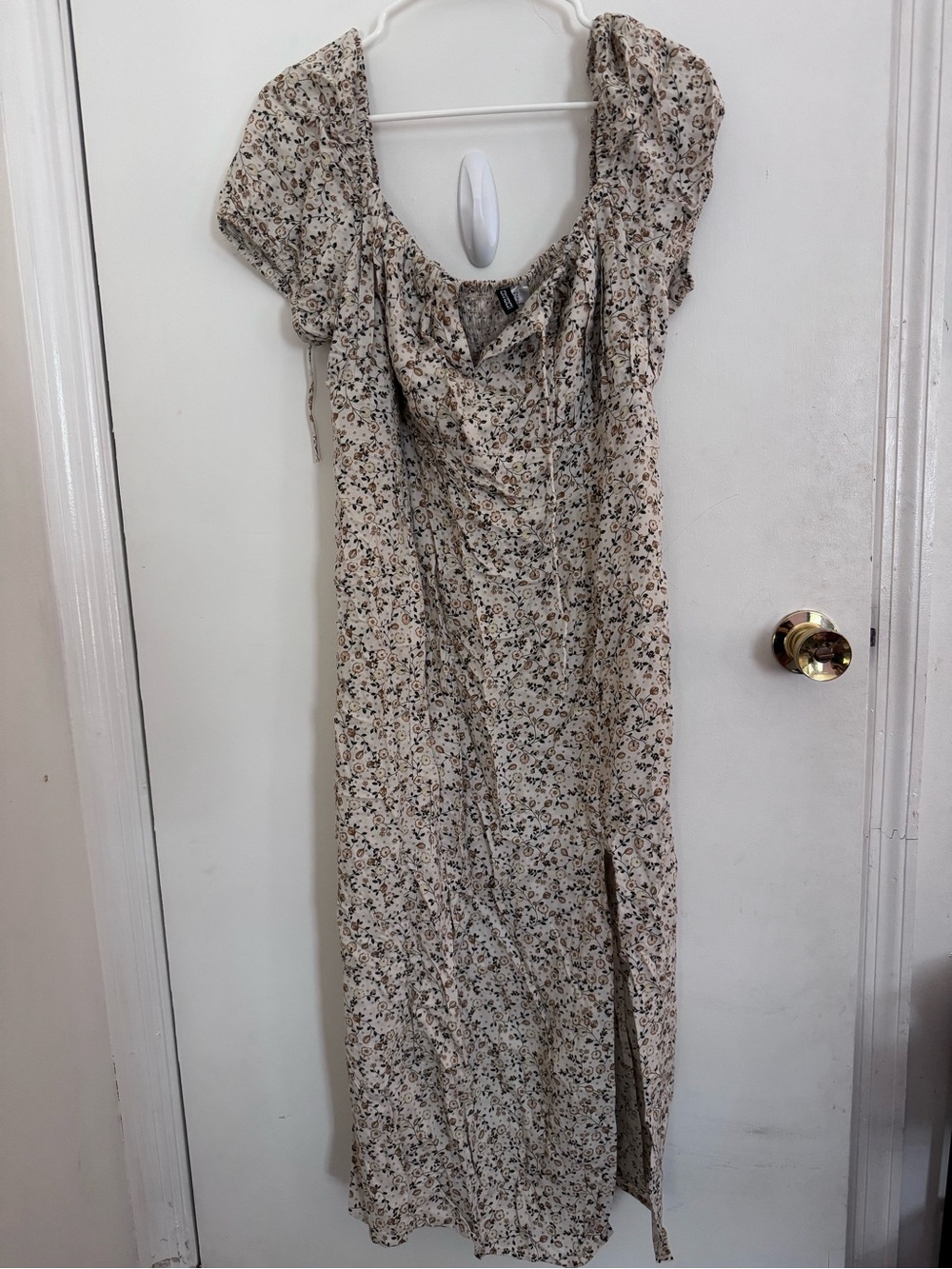 Divided Cream Floral Maxi Dress with Puff Sleeves and Side Slit